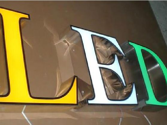康定介绍LED招牌的基础知识。
