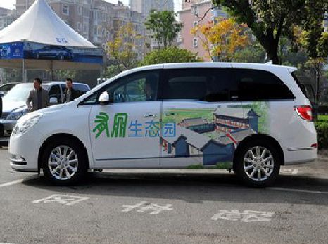 康定户外车贴喷绘如何保持效果?