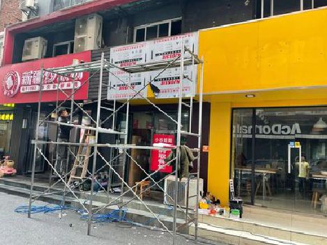 康定制作广告招牌如何避免它发黄？